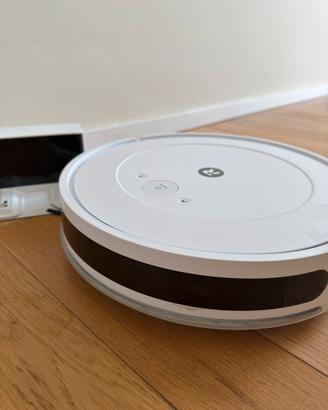 Robot aspirapolvere lavapavimenti
