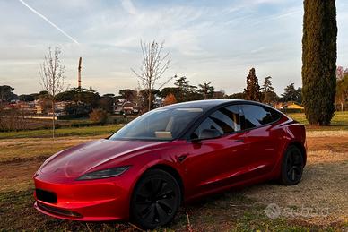 Tesla Model 3 RWD 2024 nero + wrap rosso