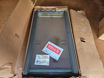 VELUX NUOVO MAI INSTALLATO IN CONFEZIONE ORIGINALE