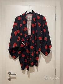 Kimono haori in seta vintage nero con fiori rossi