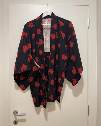 Kimono haori in seta vintage nero con fiori rossi