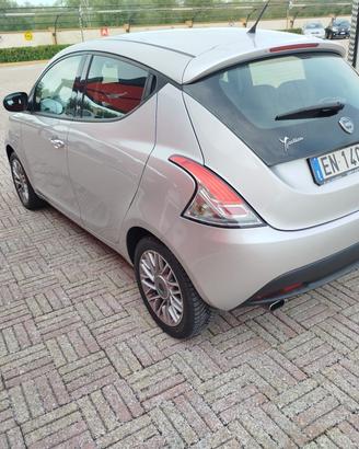 Lancia Ypsilon 1.2 69 CV 5 porte GPL Ecochic Plati