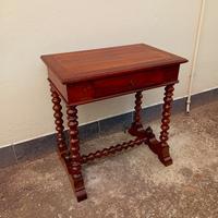 Tavolino portaoggetti