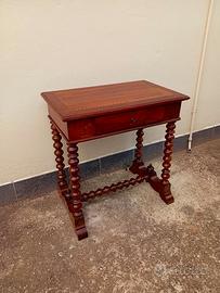 Tavolino portaoggetti