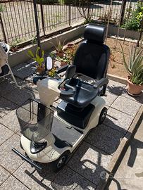 Scooter elettrico per disabili e anziani