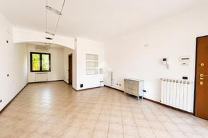 NEGOZIO A VILLASANTA