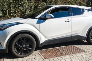 TOYOTA C-HR LOUNGE