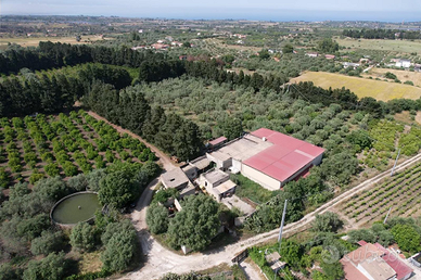 Villasmundo Az. Agricola con magazzino