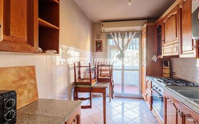 TRILOCALE IN BUONE CONDIZIONI CON CANTINA.