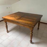 Tavolo in legno di noce massello 120x140 allungab.