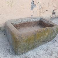 Trogolo / Albio / Abbeveratoio in pietra arenaria