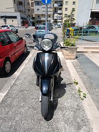 Piaggio Beverly 250