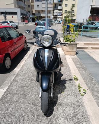 Piaggio Beverly 250