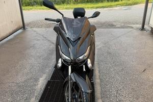 Xmax 250 Momo Design