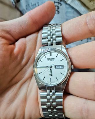 Seiko Quartz Vintage 5Y23-6020 Day Date white 