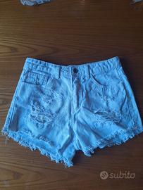 Shorts Jeans Bianchi con Perle e Strappi