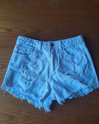 Shorts Jeans Bianchi con Perle e Strappi