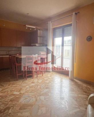 Appartamento di 200 m² con più di 5 locali e box a
