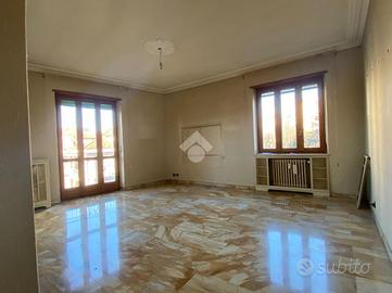 4 LOCALI A GRUGLIASCO