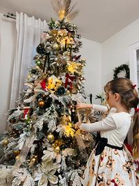 Albero innevato