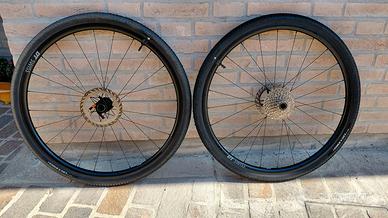 Ruote complete DT SWISS Gravel con cassetta 105