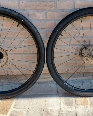 Ruote complete DT SWISS Gravel con cassetta 105