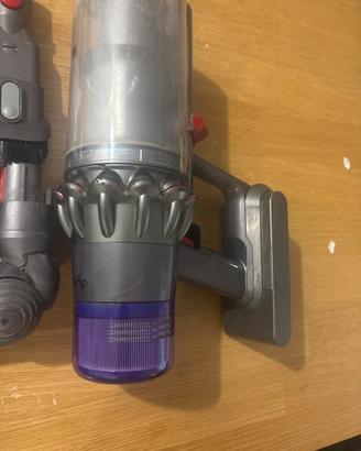 Dyson V11 absolute ( per pezzi di ricambio)