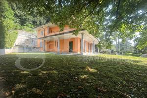 Villa o villino Longone al Segrino