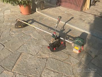 Decespugliatore a motore