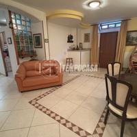 Ampia soluzione, con vano cantina e vano deposito.