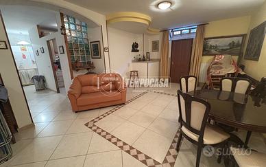 Ampia soluzione, con vano cantina e vano deposito.