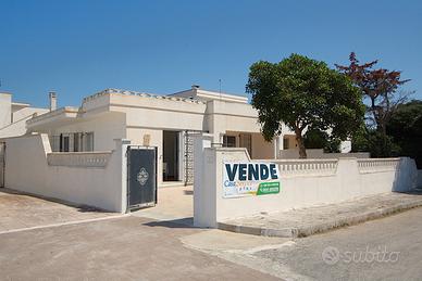 Casa indipendente a Torre San Giovanni