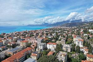 Appartamento di 470 m² con più di 5 locali e box a