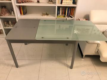 Tavolo in cristallo con 4 sedie