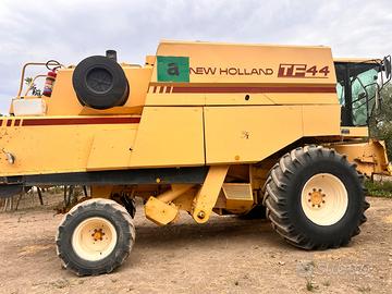 MIETITREBBIA NEW HOLLAND TF44 USATA