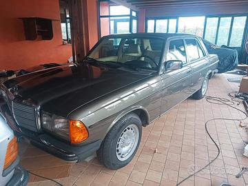 Mercedes-Benz 240d 5m + 300d