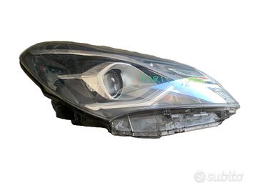 FARO ANTERIORE DESTRO TOYOTA Yaris Serie NO LED, M