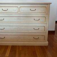 Cassettiera in stile