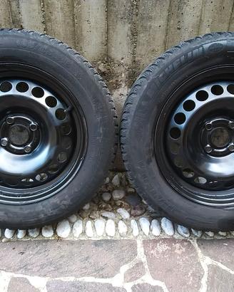 Cerchi in ferro con gomme invernali