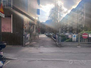 Box / Garage di 18 m² a Milano