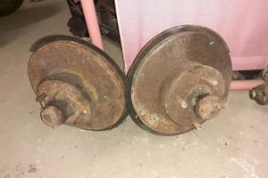 Alfa Montreal dischi freno con mozzi dx + sx.