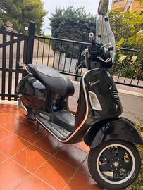 Piaggio Vespa 300 GTS
