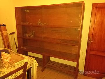 Mobile libreria artigianale con vetri a scorrere