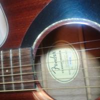 Chitarra acustica elettrificata