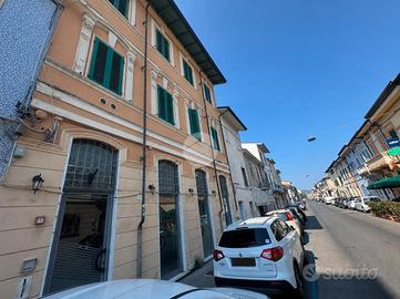 NEGOZIO A VIAREGGIO
