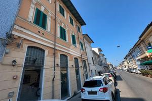 NEGOZIO A VIAREGGIO