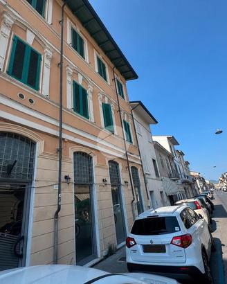 NEGOZIO A VIAREGGIO