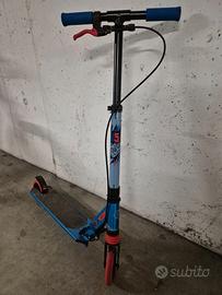 Monopattino bambino con freno a mano