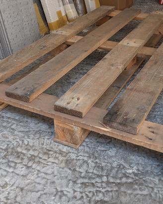 Pallet per arredo giardino