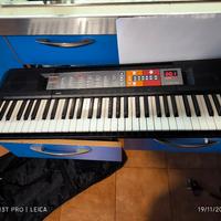 Yamaha PSR-F50 Tastiera Portatile, 61-Tasti, Displ